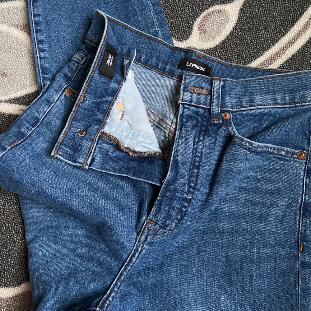 Express Mom Jean - Picture 2 of 7